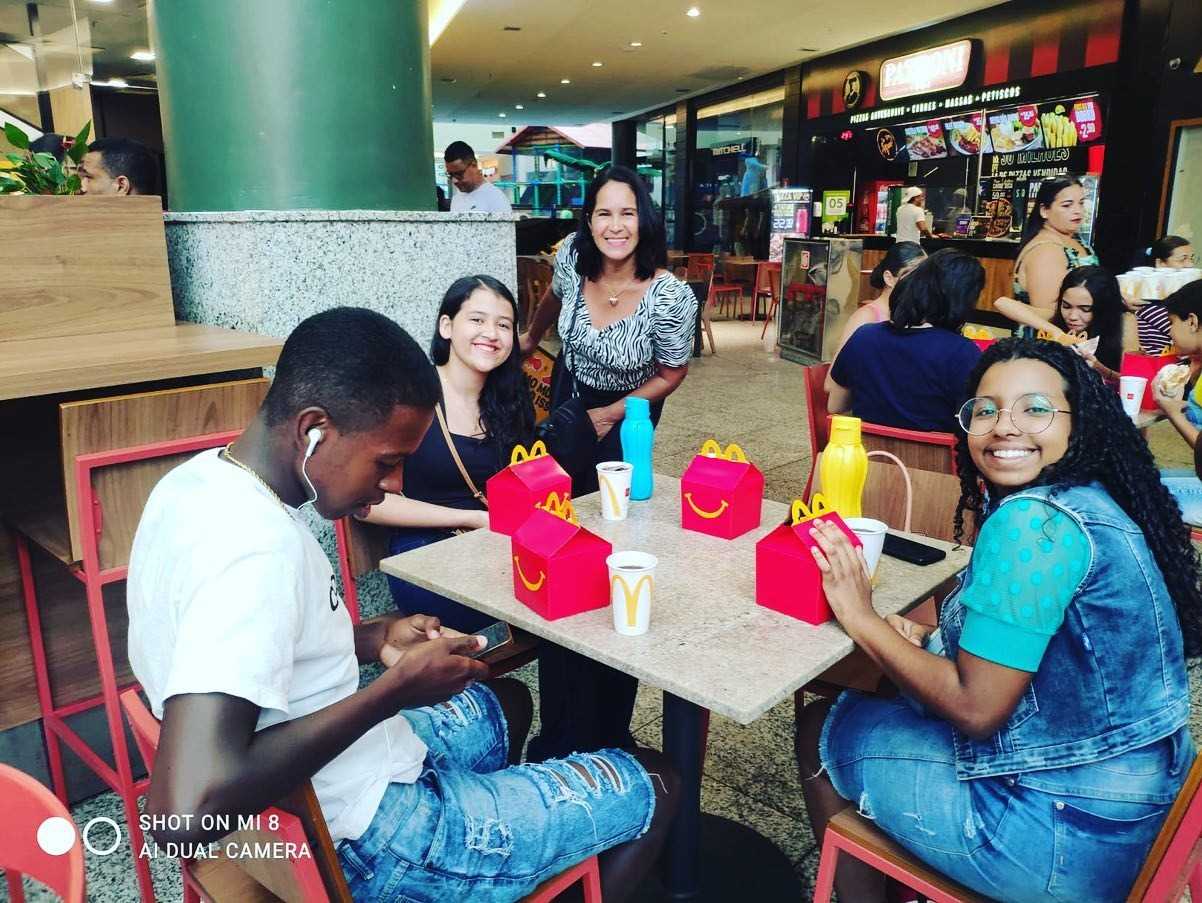 Camacã: Projeto aluno nota 10 da Secretaria de Educação premeia alunos a um passeio no shopping
